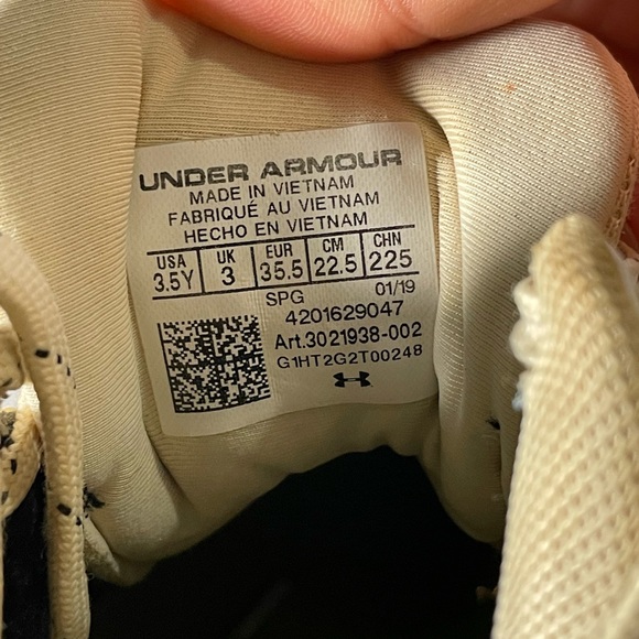 Under Armour Boy’s Yard Baseball Lacrosse mid cleats - Picture 5 of 5